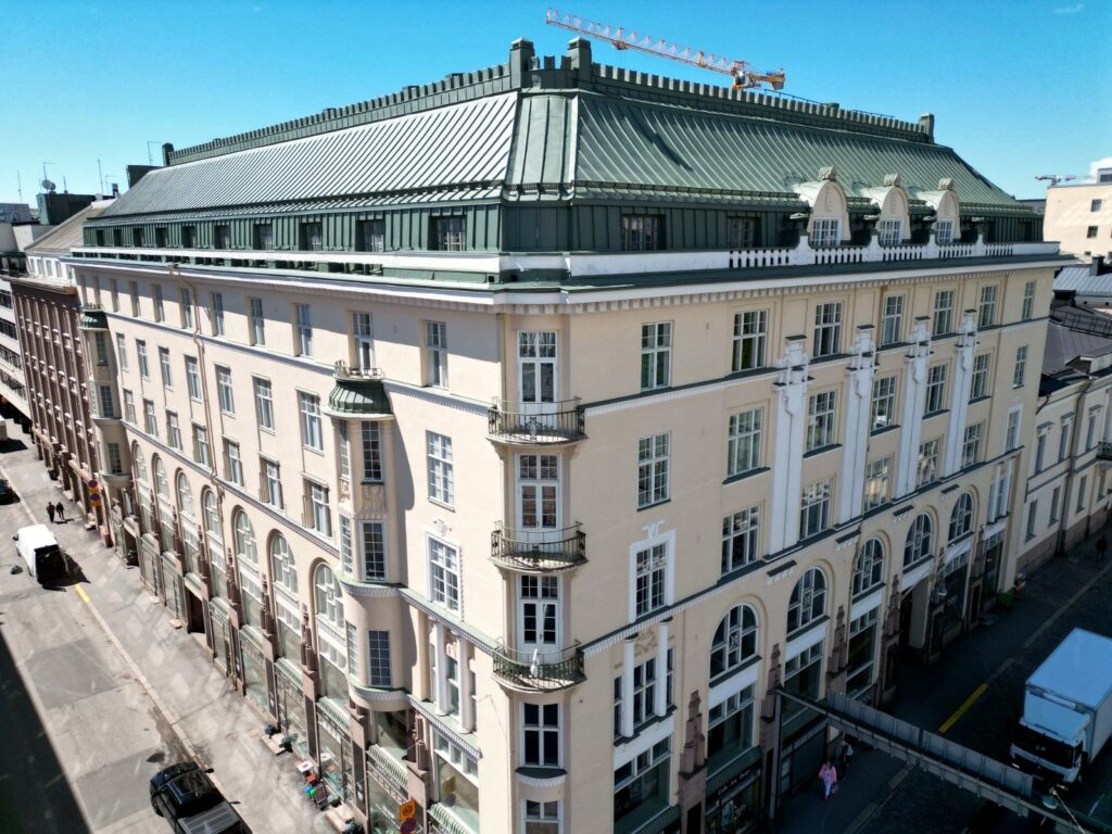 Vesikatto, pesu, maalaus ja rappauskorjaukset - Eteläesplanadi 4, Helsinki